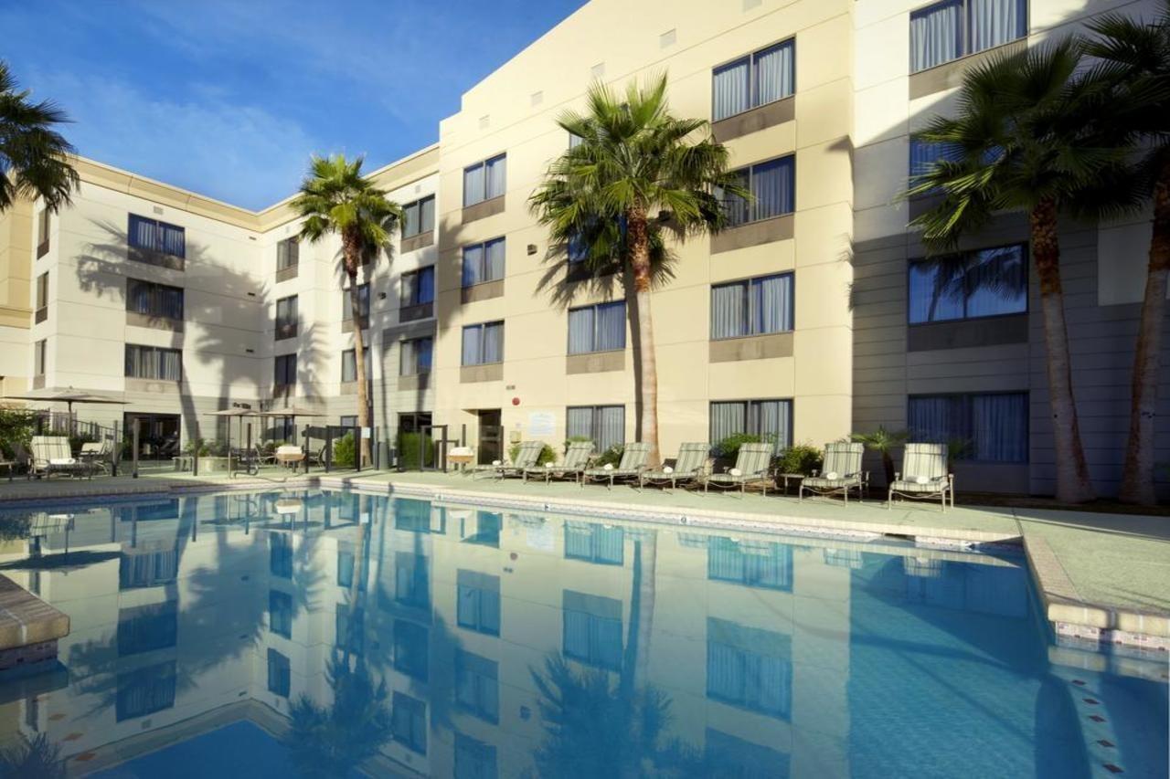 Hampton Inn Phoenix - Biltmore Eksteriør billede