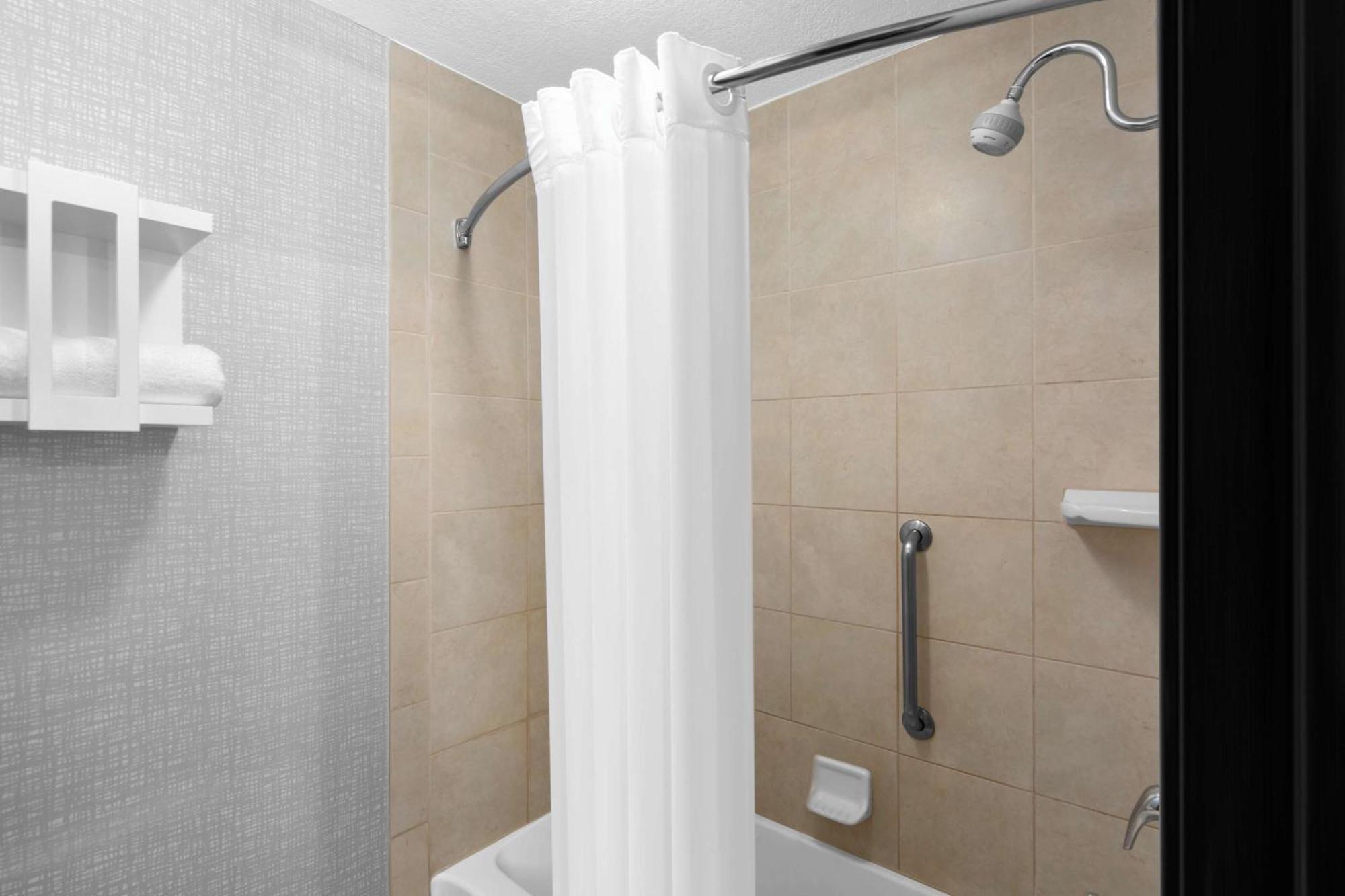 Hampton Inn Phoenix - Biltmore Eksteriør billede