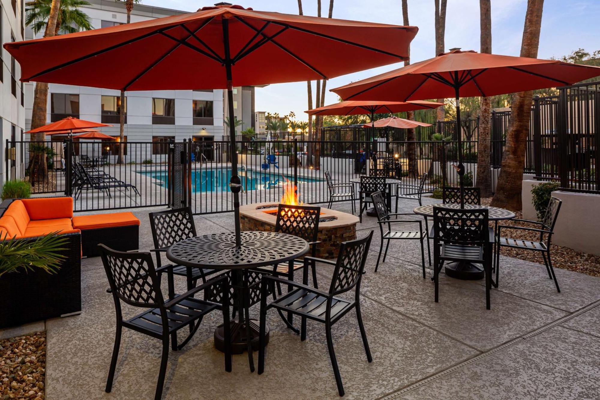Hampton Inn Phoenix - Biltmore Eksteriør billede