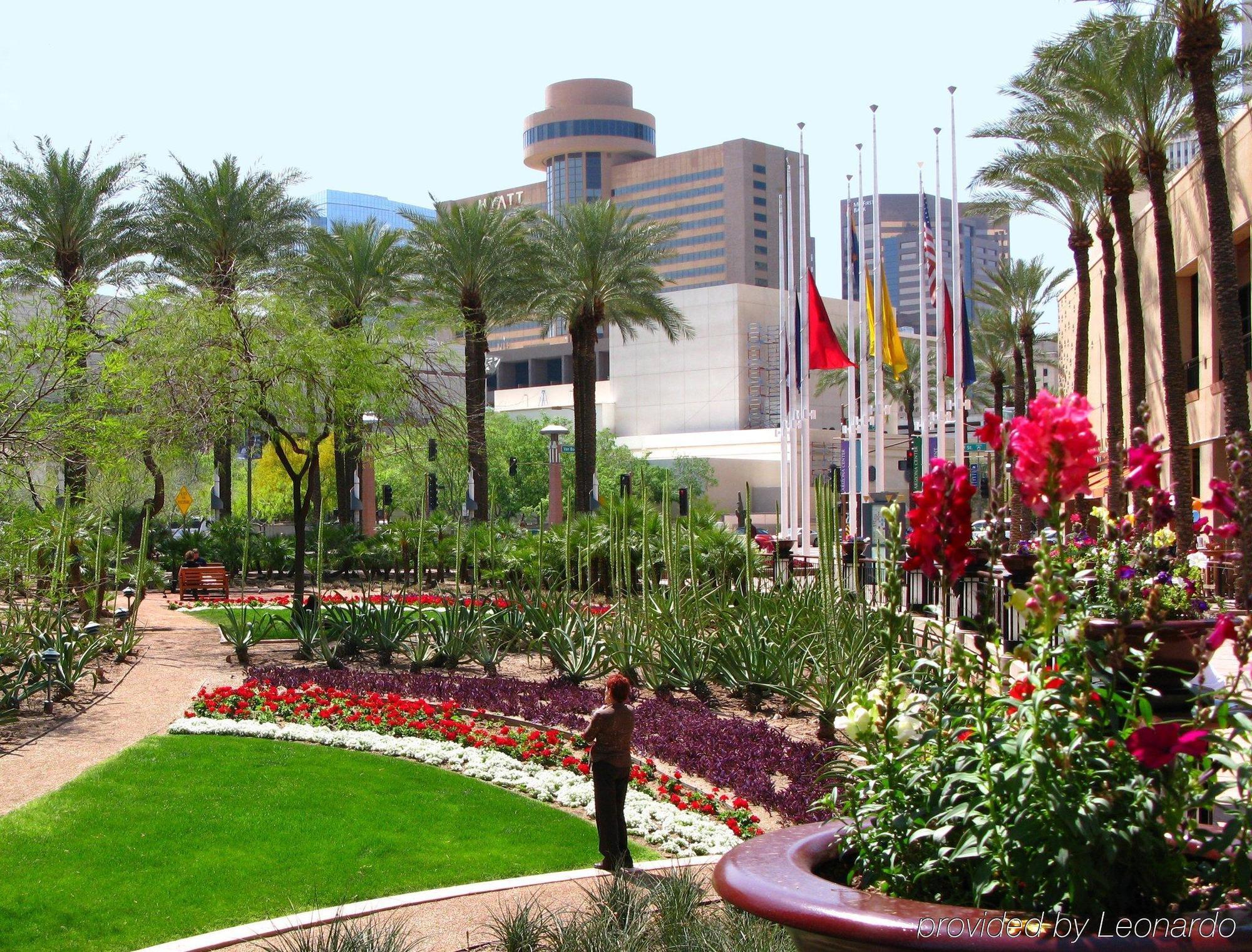 Hampton Inn Phoenix - Biltmore Eksteriør billede